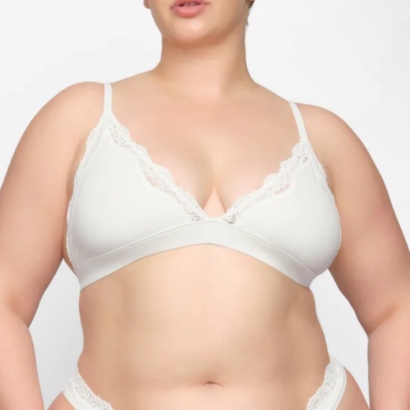 SKIMS Fits Everybody Lace Triangle Bralette — Marble - Picture 2 of 7
